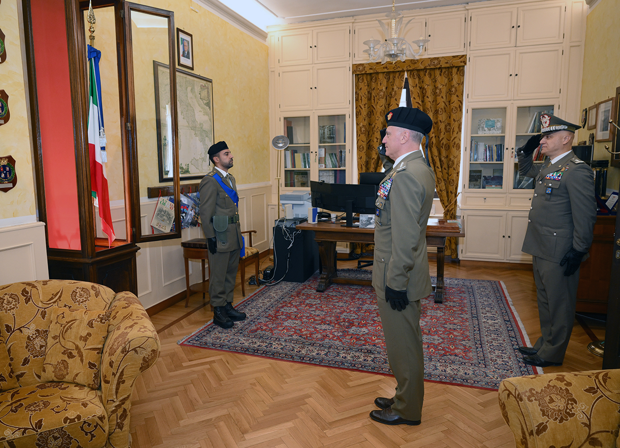 Saluto alla Bandiera di Istituto (Fonte foto Istituto Geografico Militare)