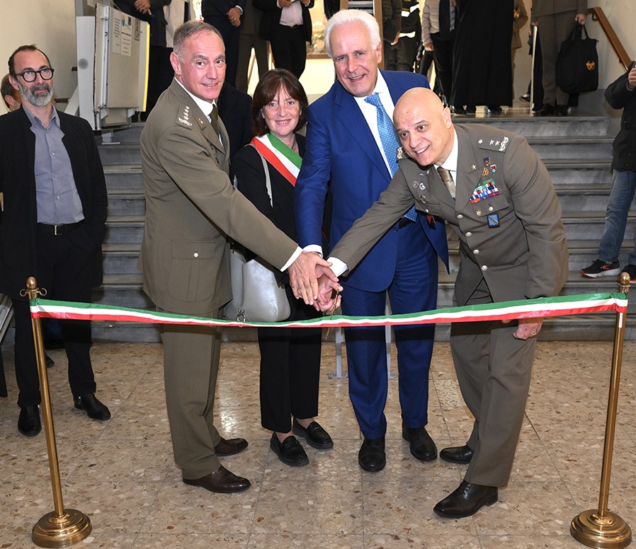 da sinistra a destra – Sottocapo di Stato Maggiore dell'Esercito Generale di Corpo d'Armata Salvatore Cuoci, Alessandra Innocenti consigliera comunale comune di Firenze, Eugenio Giani presidente regione Toscana, Comandante Istituto Geografico Militare Gen