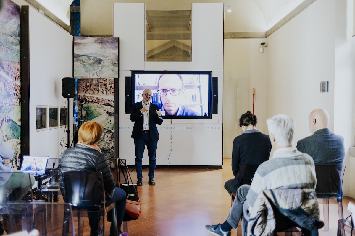 L'assessore alla cultura Giovanni Bettarini e il curatore Lorenzo Tanzini (fonte foto Comune di Firenze)