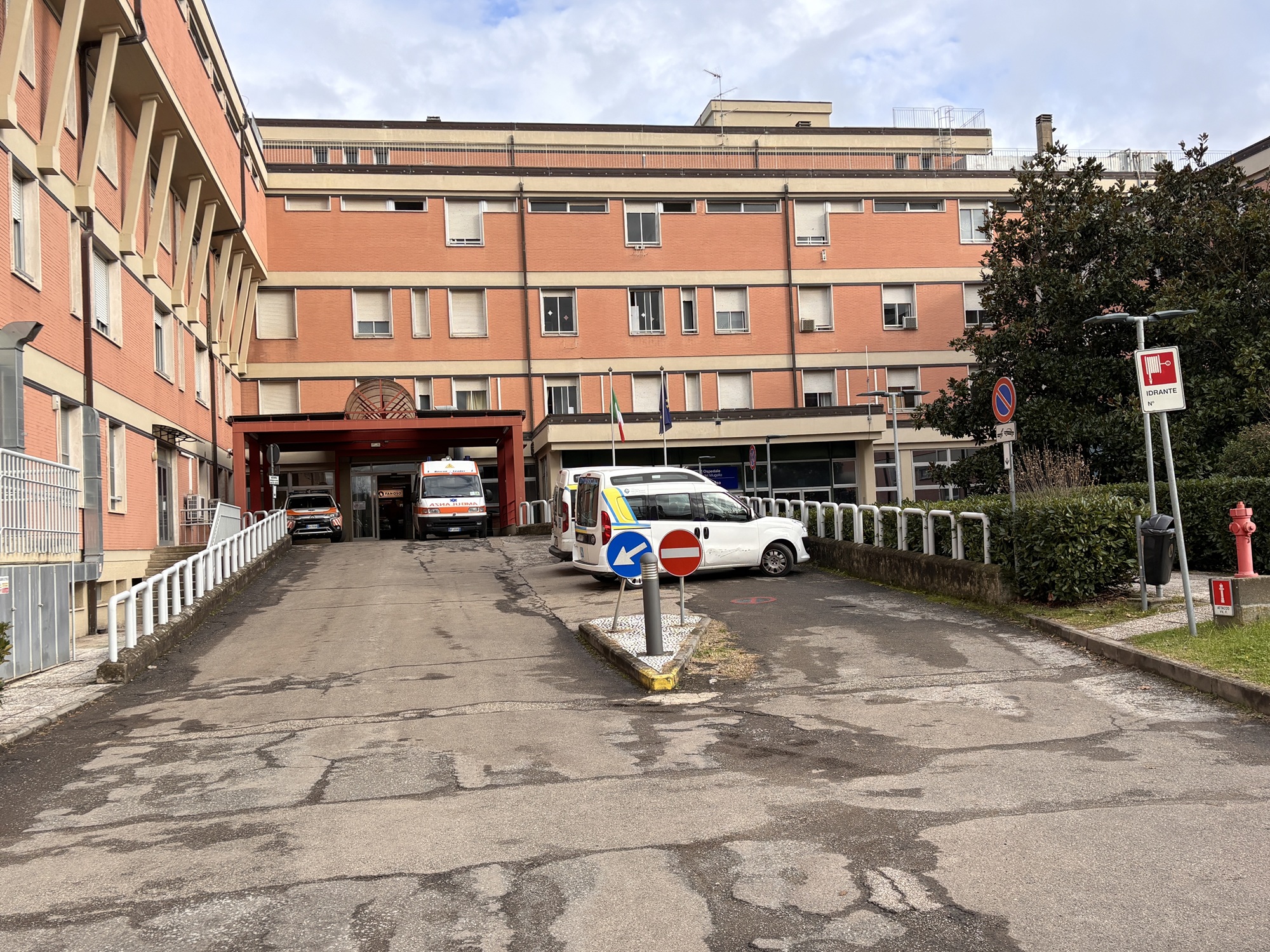 Ospedale del Mugello, ingresso ambulanze (Fonte foto Ausl Toscana Centro)