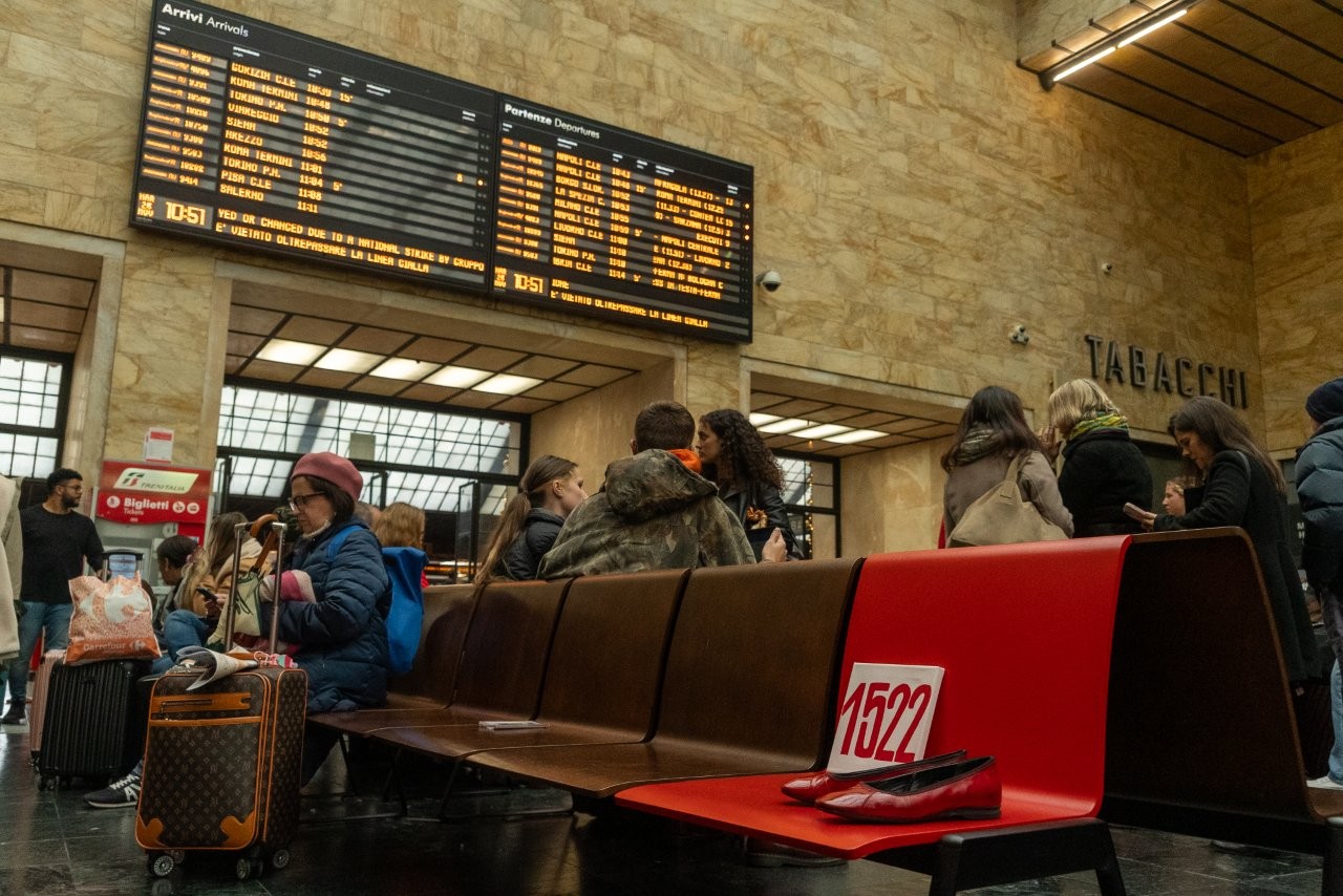 Gruppo FS unito contro la violenza sulle donne, stazione Santa Maria Novella