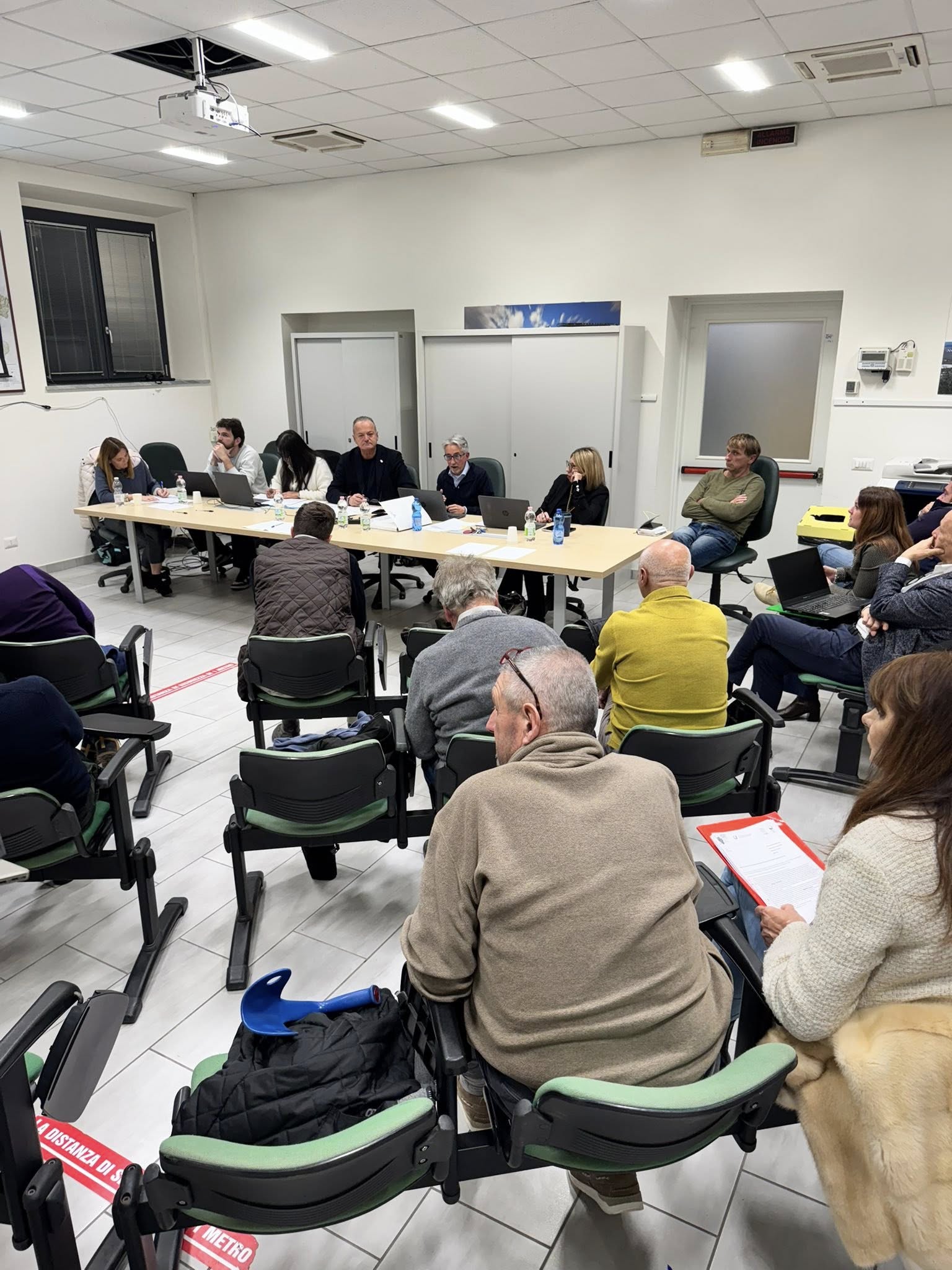 Un momento dell'assemblea (Fonte foto comunicato Consorzio di Bonifica Toscana Nord)