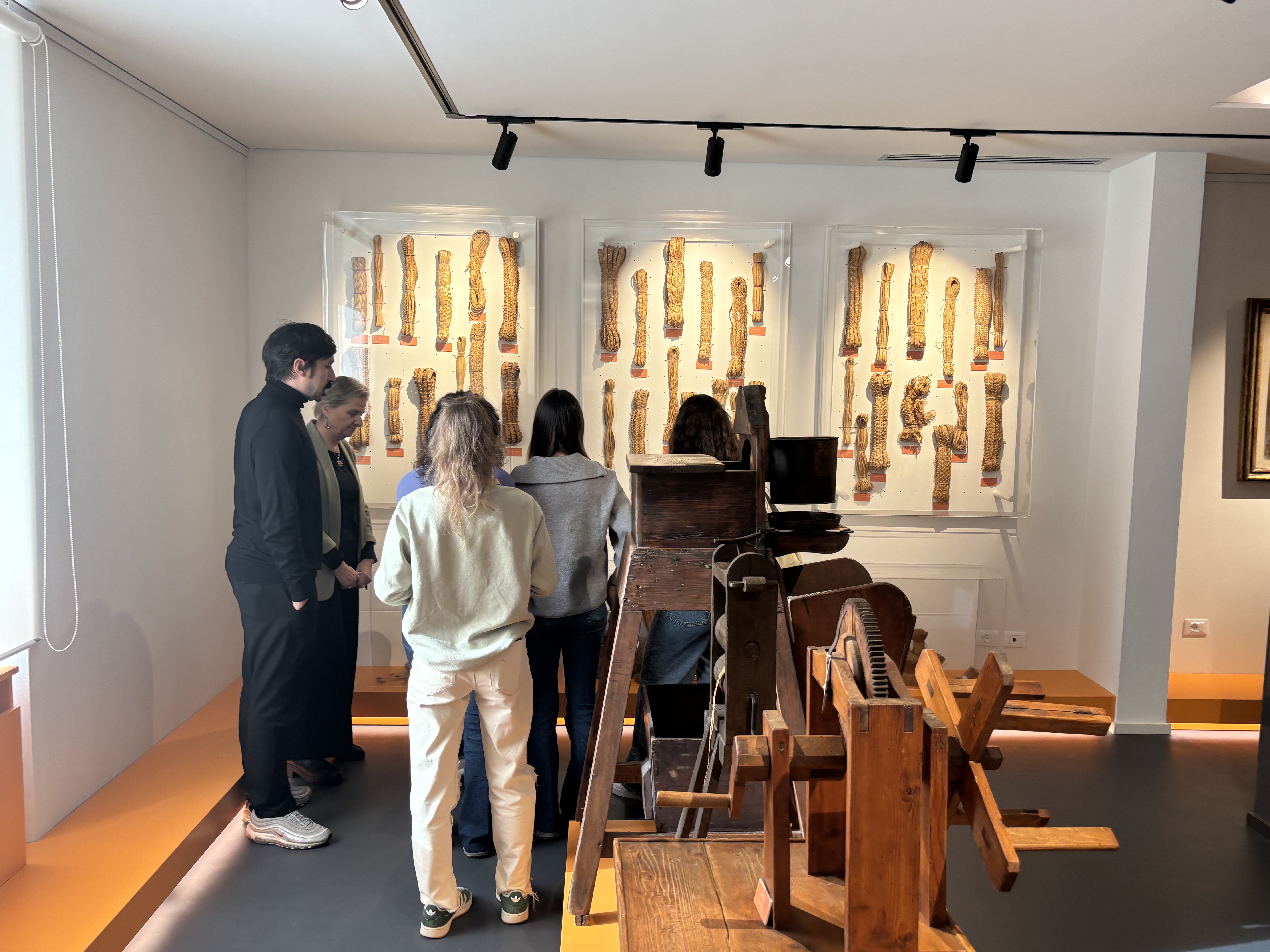 Le studentesse dello IED di Firenze in visita al Museo Civico della Paglia di Signa (Fonte foto Comune di Signa)