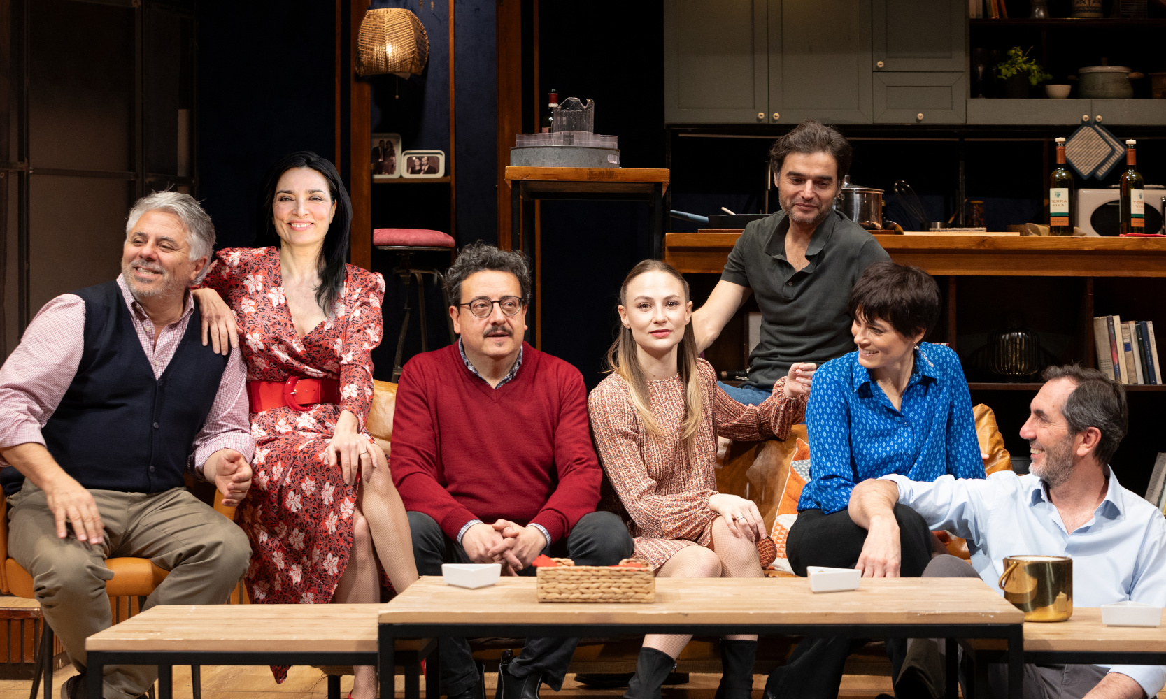 Il cast di Perfetti Sconosciuti (Foto Salvatore Pastore - Fonte comunicato Teatro della Toscana)