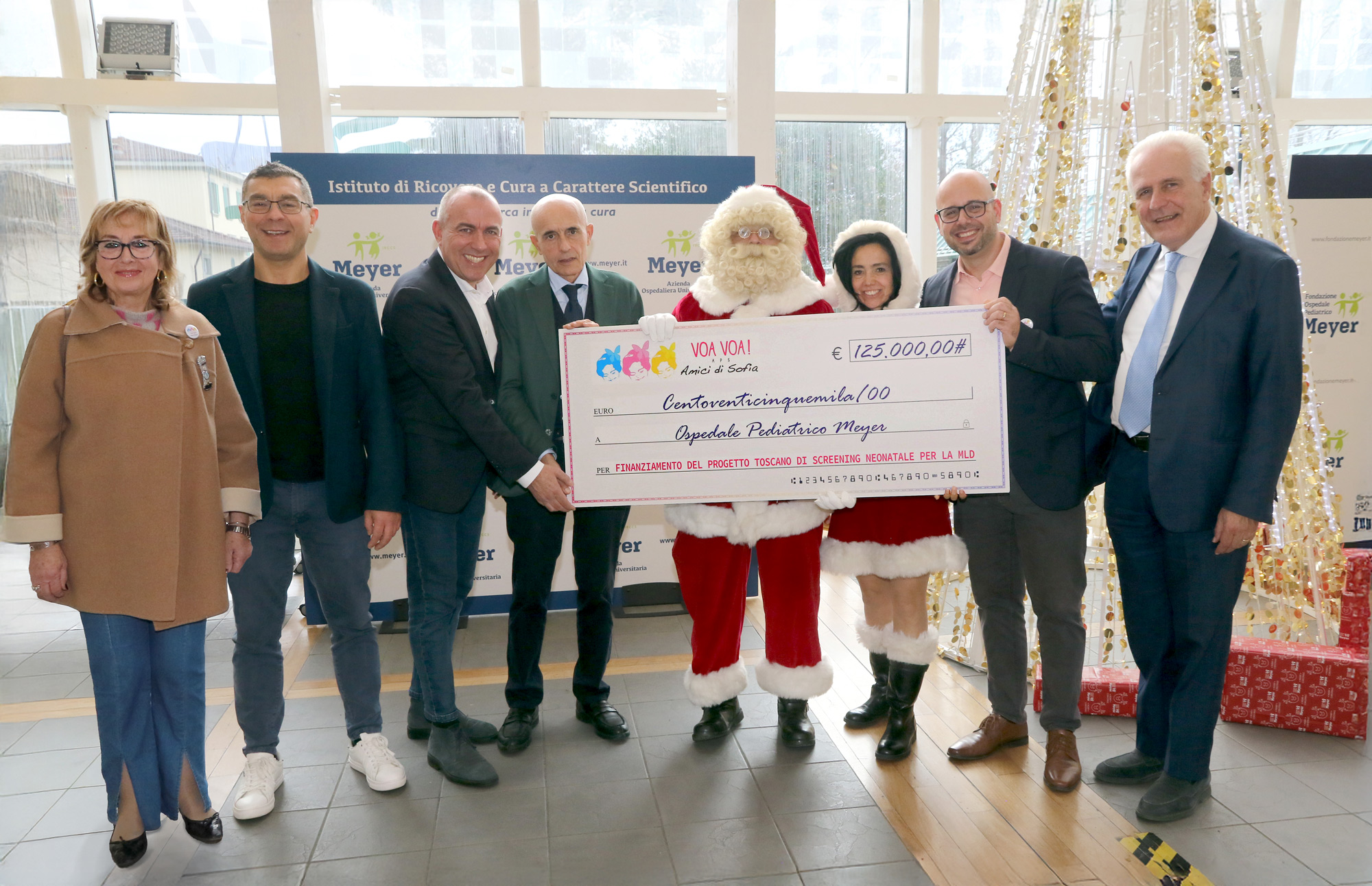 dx: Laura Cozzi Frediani, Giancarlo La Marca, Lorenzo Pescini, Emanuele Gori, Babbo e Mamma Natale, Guido De Barros, Eugenio Giani