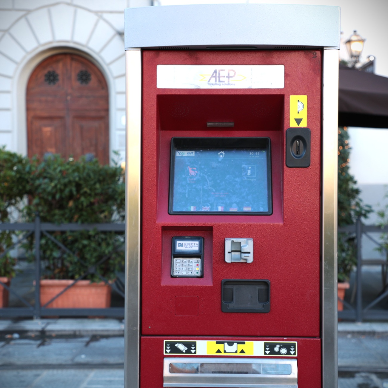 Truffa alle emettitrici della tramvia (foto Antonello Serino - Met Ufficio Stampa)