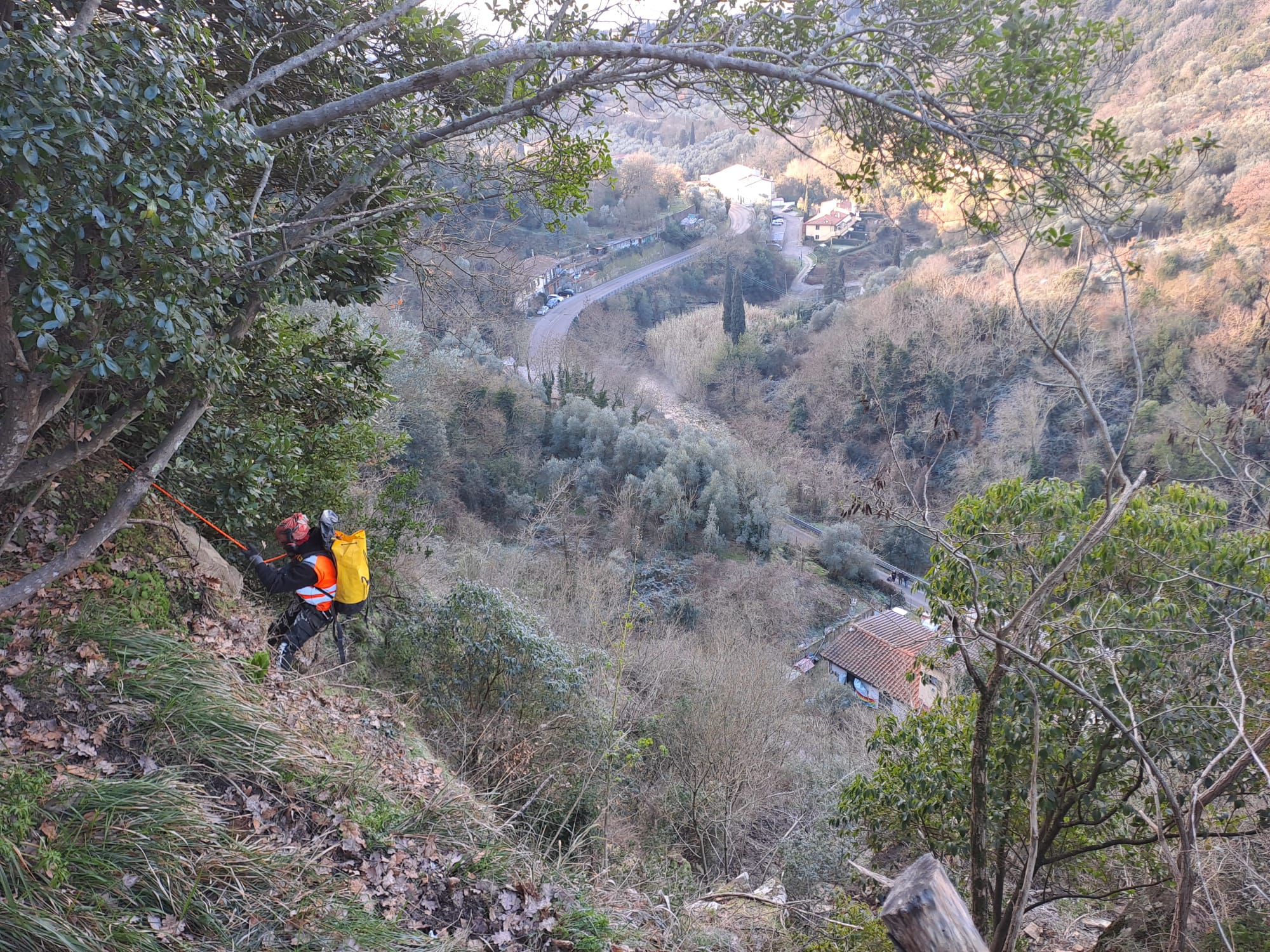 La verifica sullo stato della collina interessata alla frana