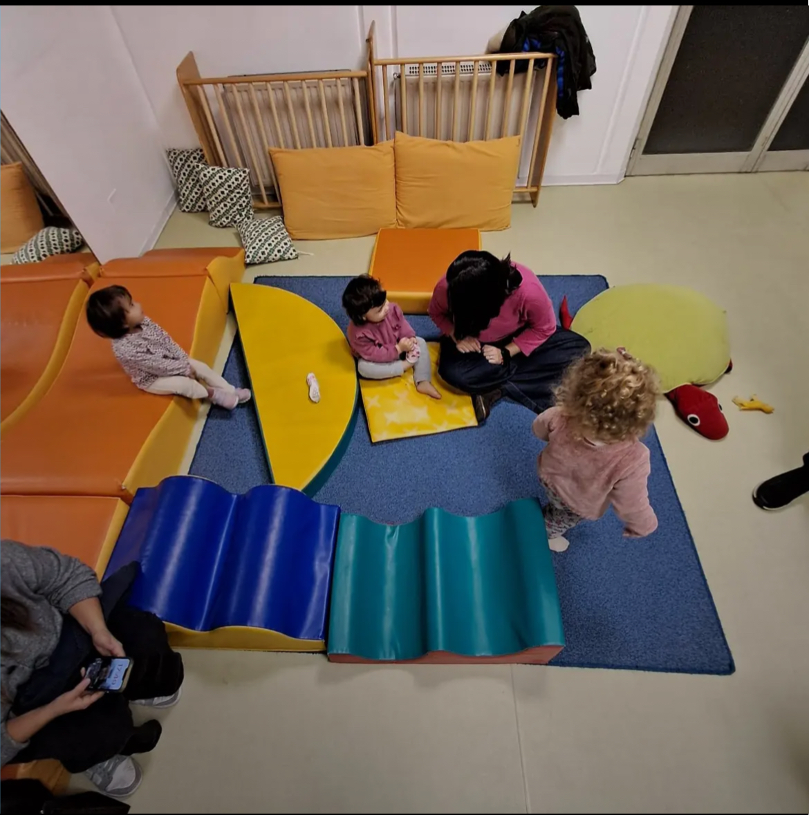 alcuni bambini al Nido Raggio di Luna