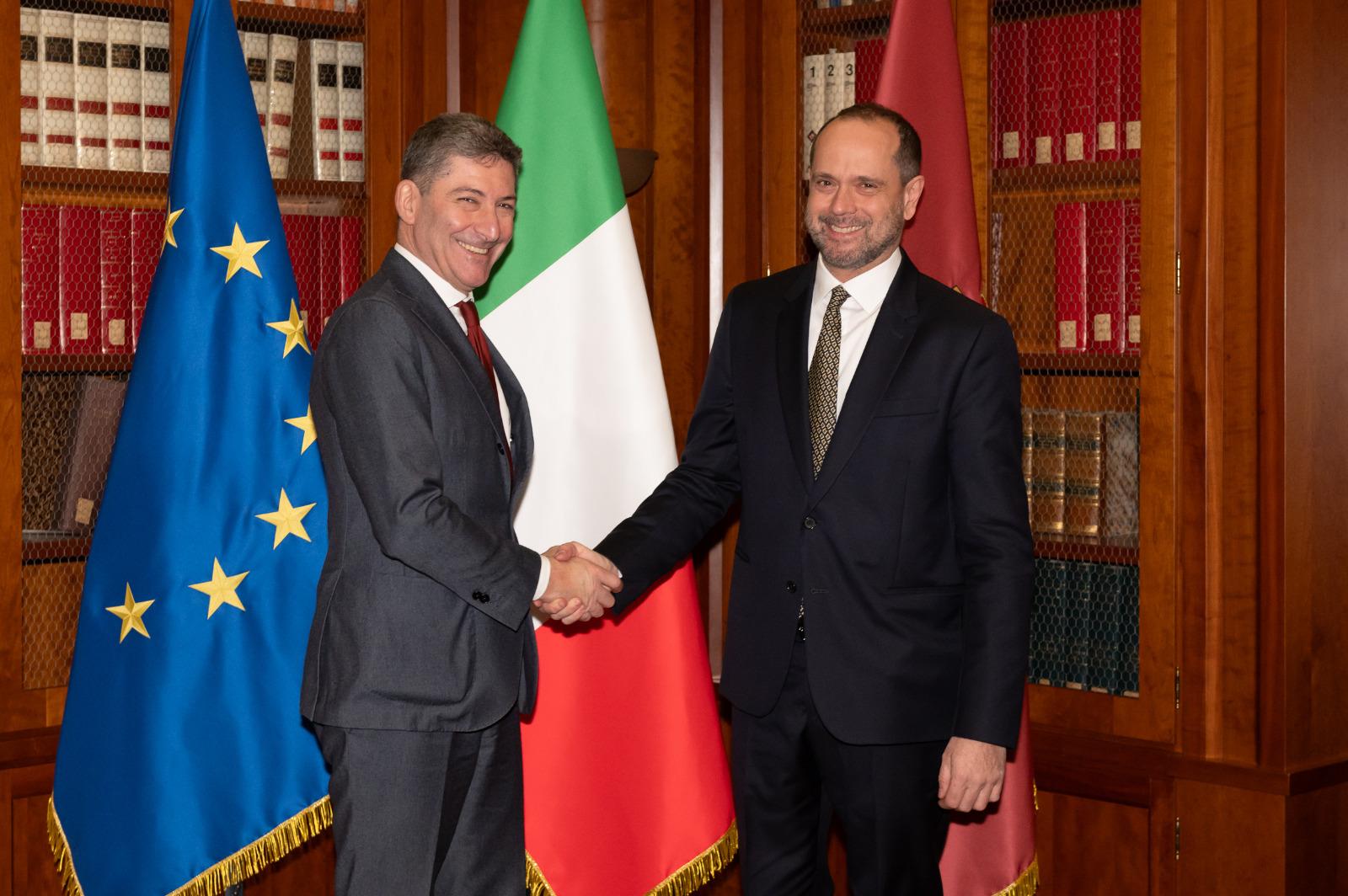 Il Direttore Generale della Pubblica Sicurezza, Prefetto Vittorio Pisani e il Direttore delle Gallerie degli Uffizi, dott. Simone Verde (Fonte foto comunicato Gallerie degli Uffizi)