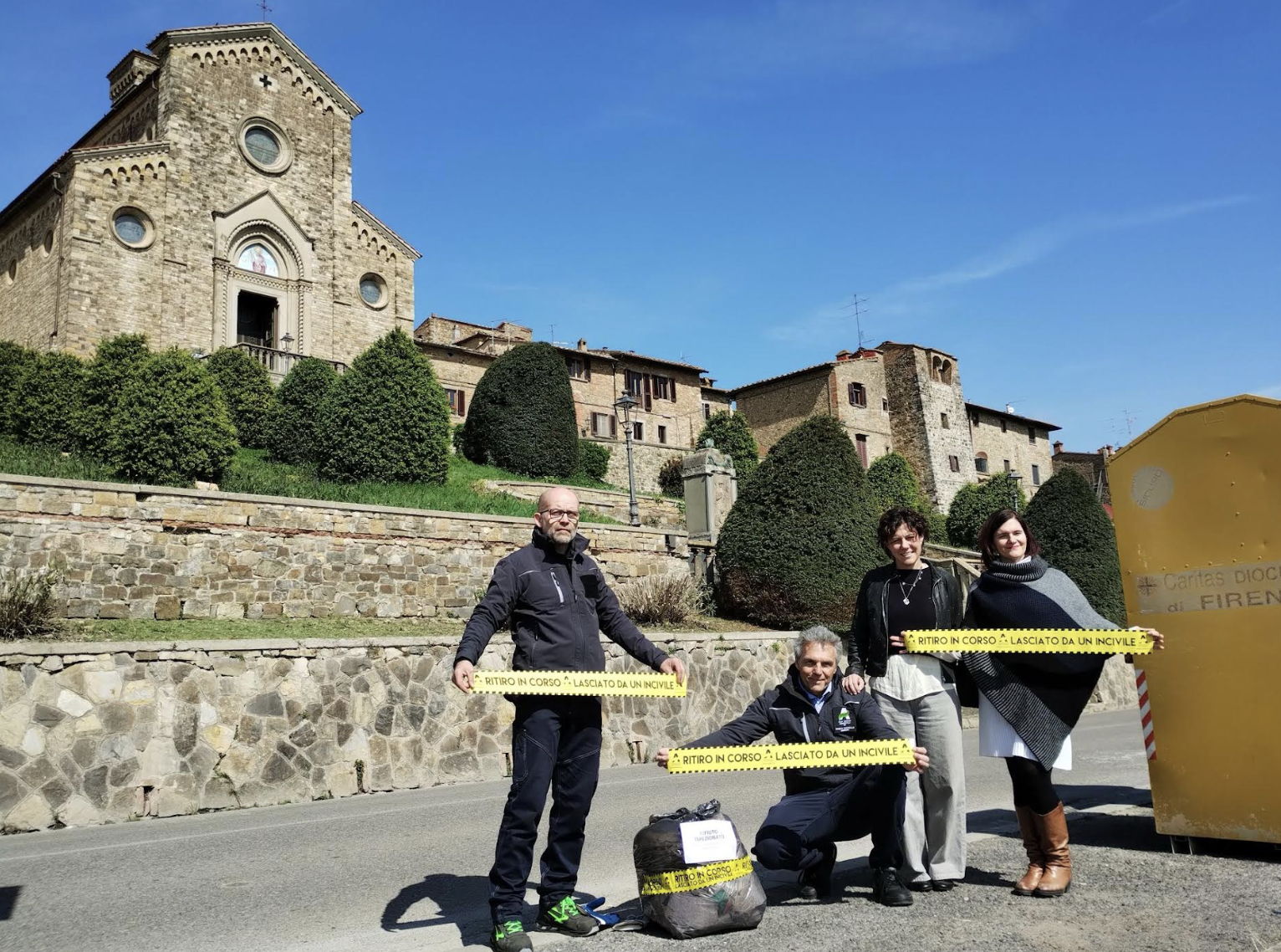 ispettori ambientali, assessore Ambiente Elena Borri e resp. Ufficio ambiente Comune Serena Losi (Foto da comunicato Comune di Barberino Tavarnelle)