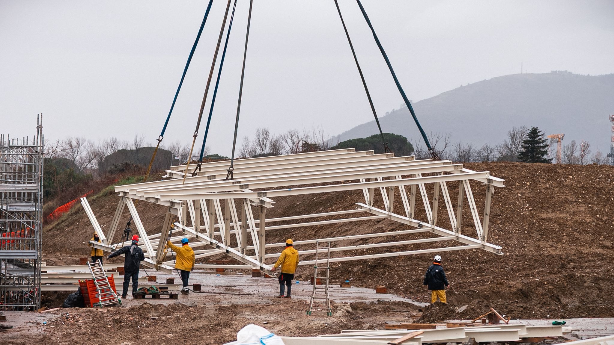 Ultimato il varo delle strutture di copertura della piscina comunale (Fonte foto Comune di Sesto Fiorentino)