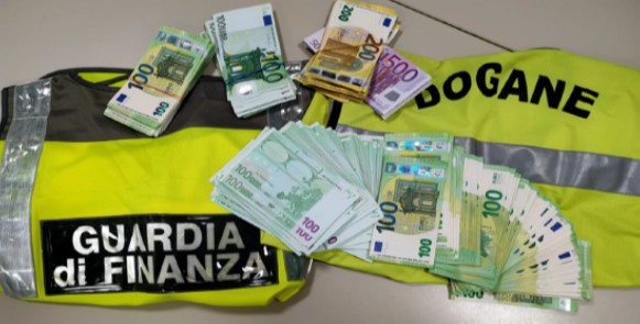 Aeroporto di Pisa: scoperti nel 2025 oltre 2 milioni di euro non dichiarati (Fonte foto Agenzia Dogane e Monopoli)