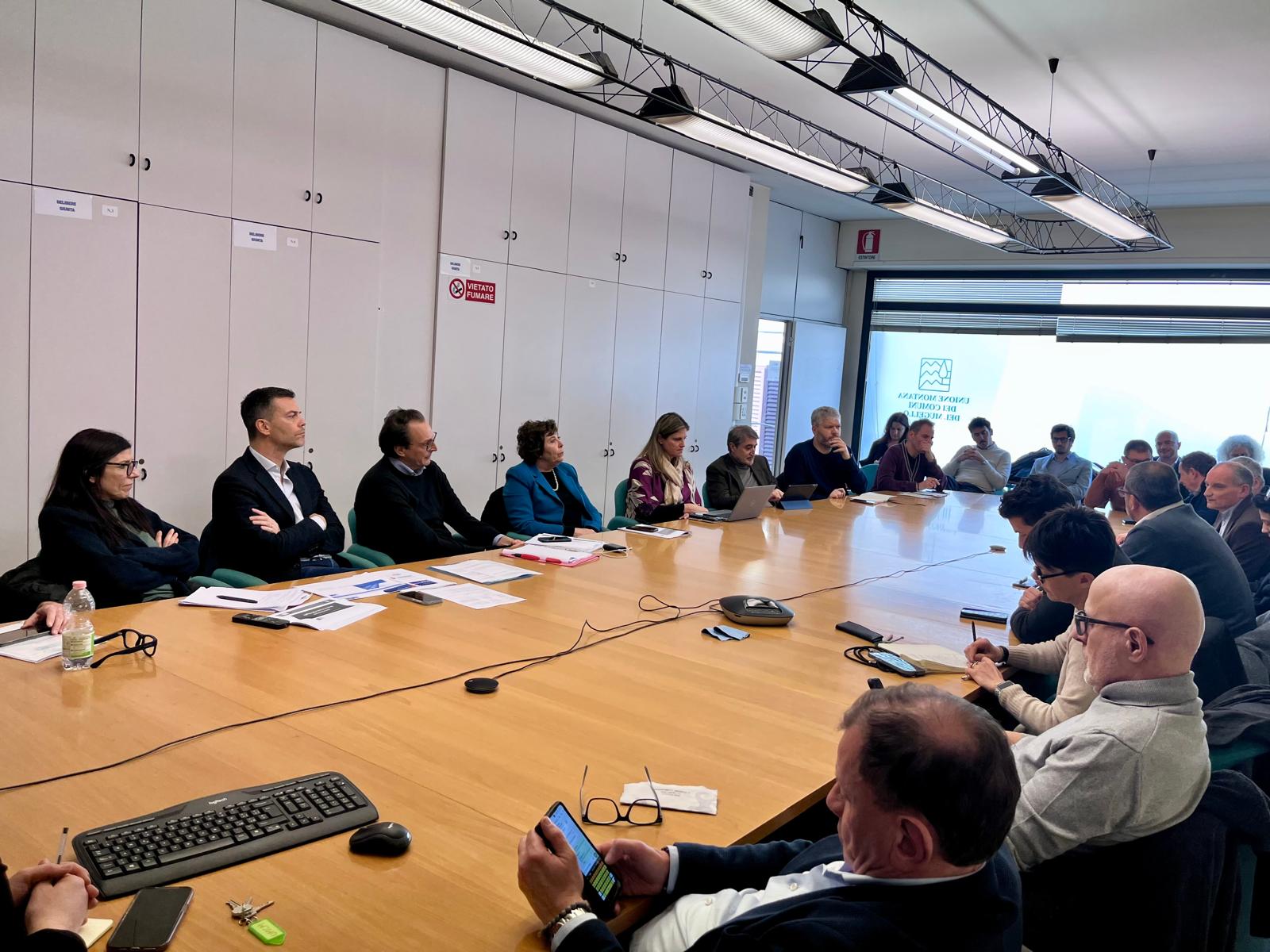 Il tavolo con i sindaci del Mugello (Fonte foto Ausl Toscana Centro)