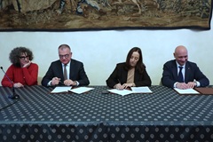 Un momento della firma del protocollo (foto Antonello Serino - Met Ufficio Stampa)