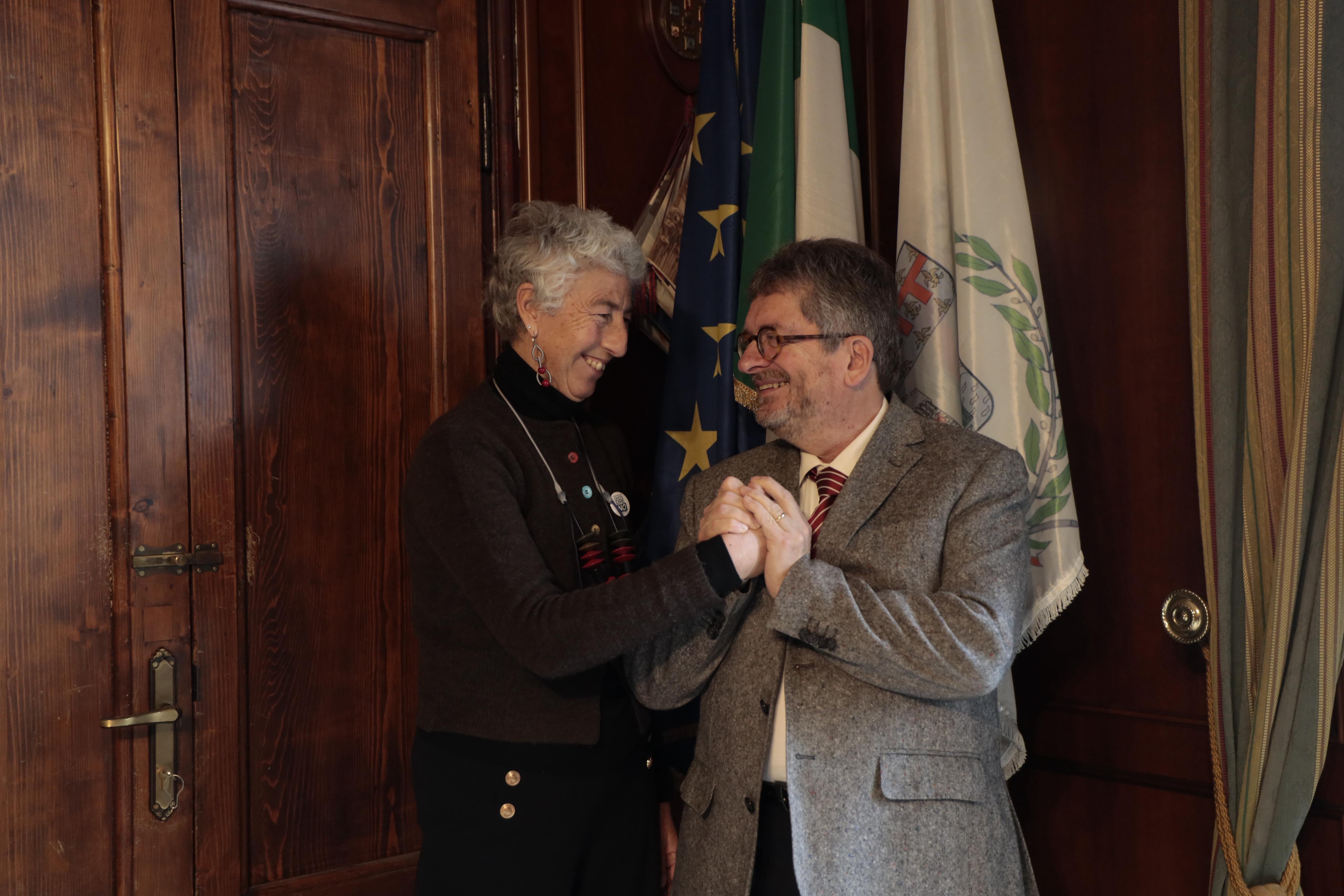 L’erede delle Sorelle Gramatica in visita al Museo Civico della Paglia di Signa (Fonte foto Comune di Signa)