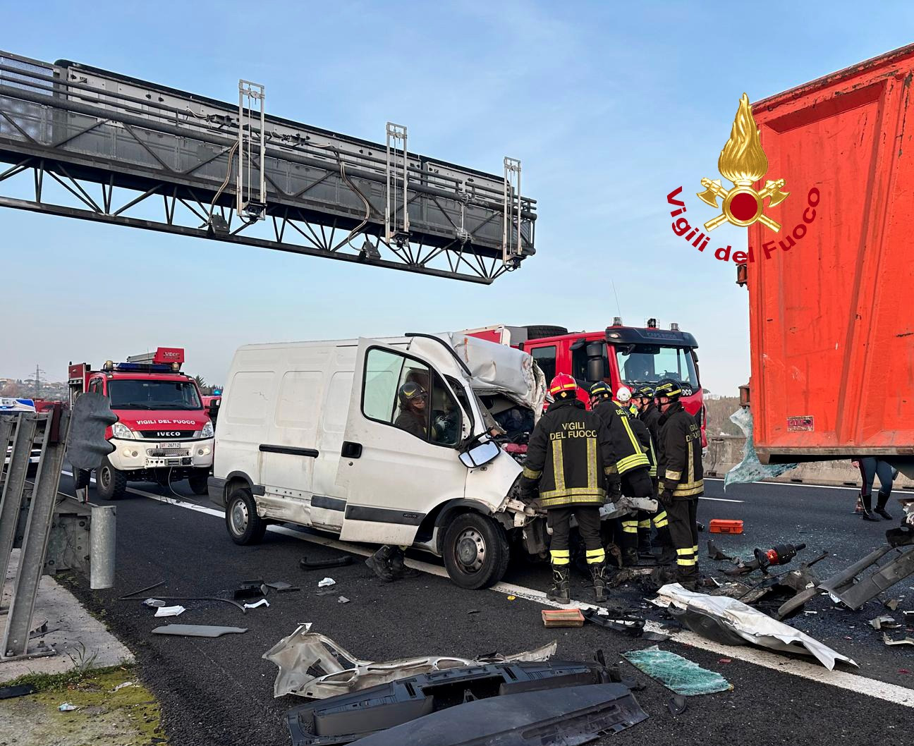L'intervento dei VVF (fonte foto Vigili del Fuoco)