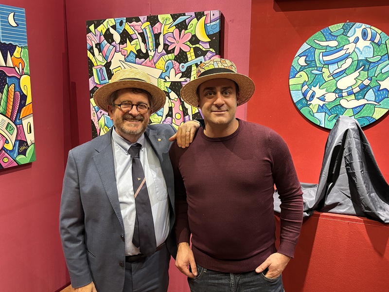 Il sindaco Fossi con Skim (foto da comunicato stampa)