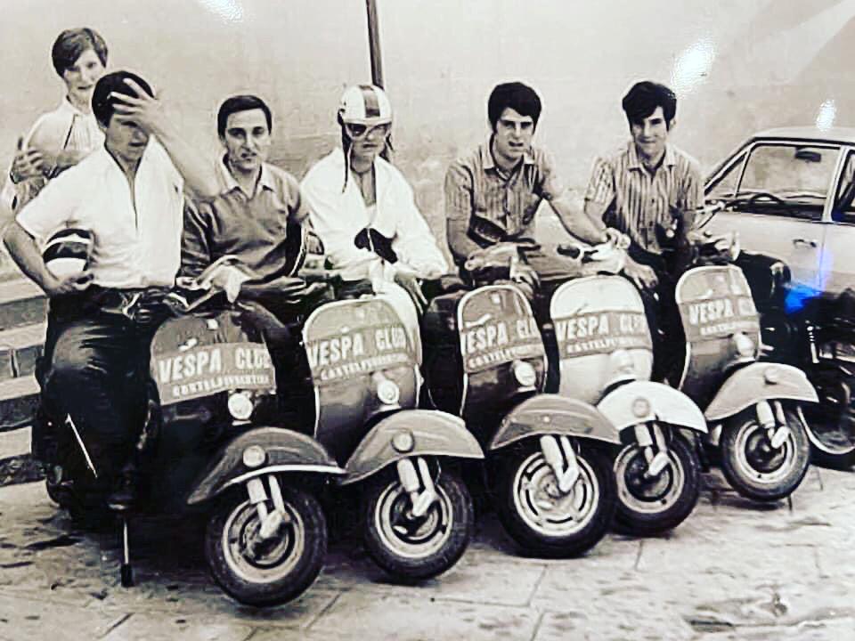 Una vecchia immagine del Vespa Club Castelfiorentino