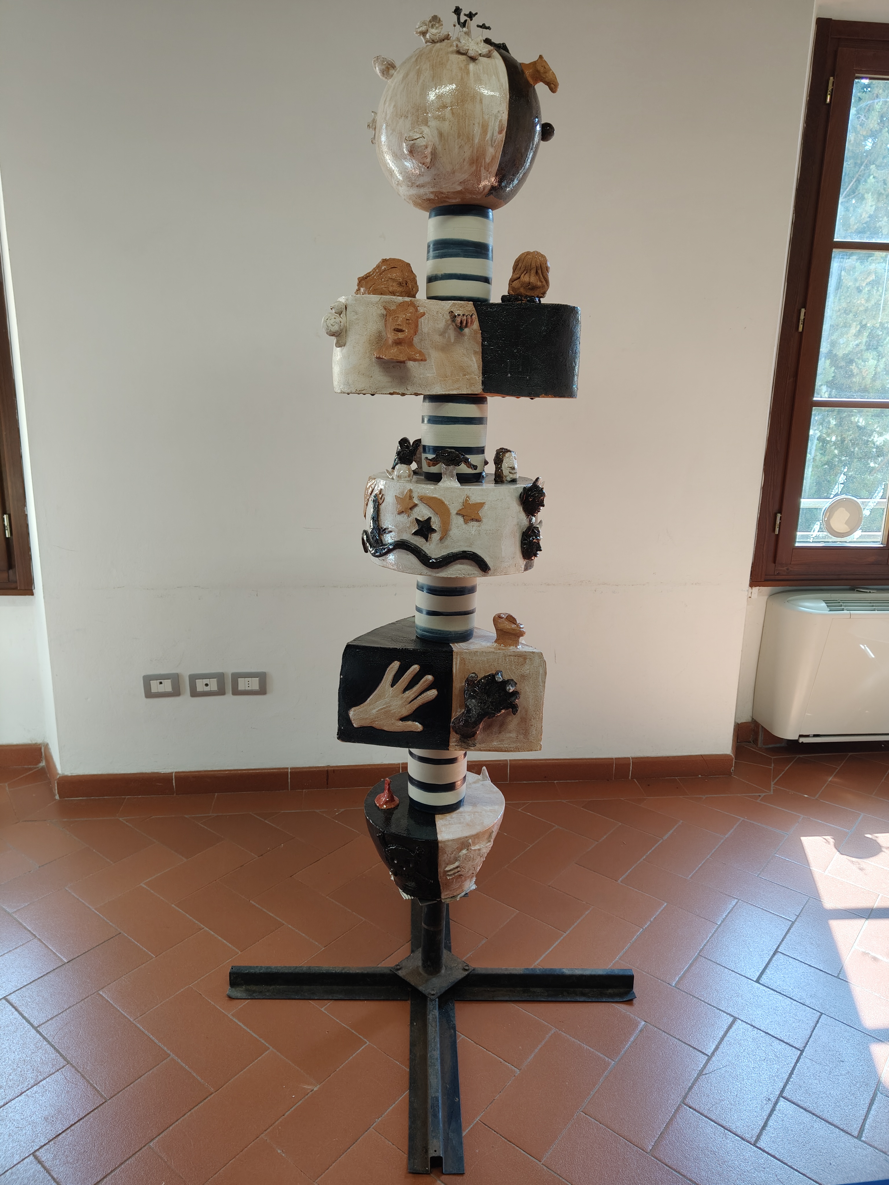 Il totem (fonte foto comunicato stampa)