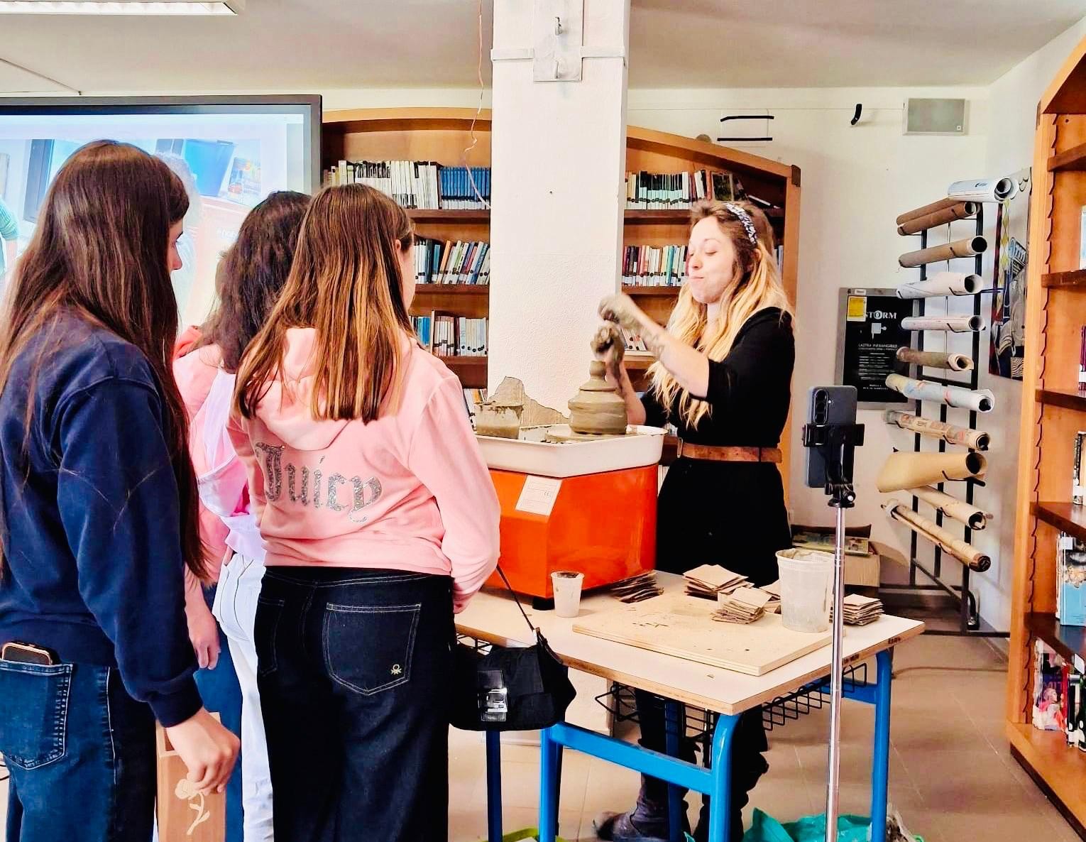 lavorazione dell'argilla (fonte foto comunicato stampa)