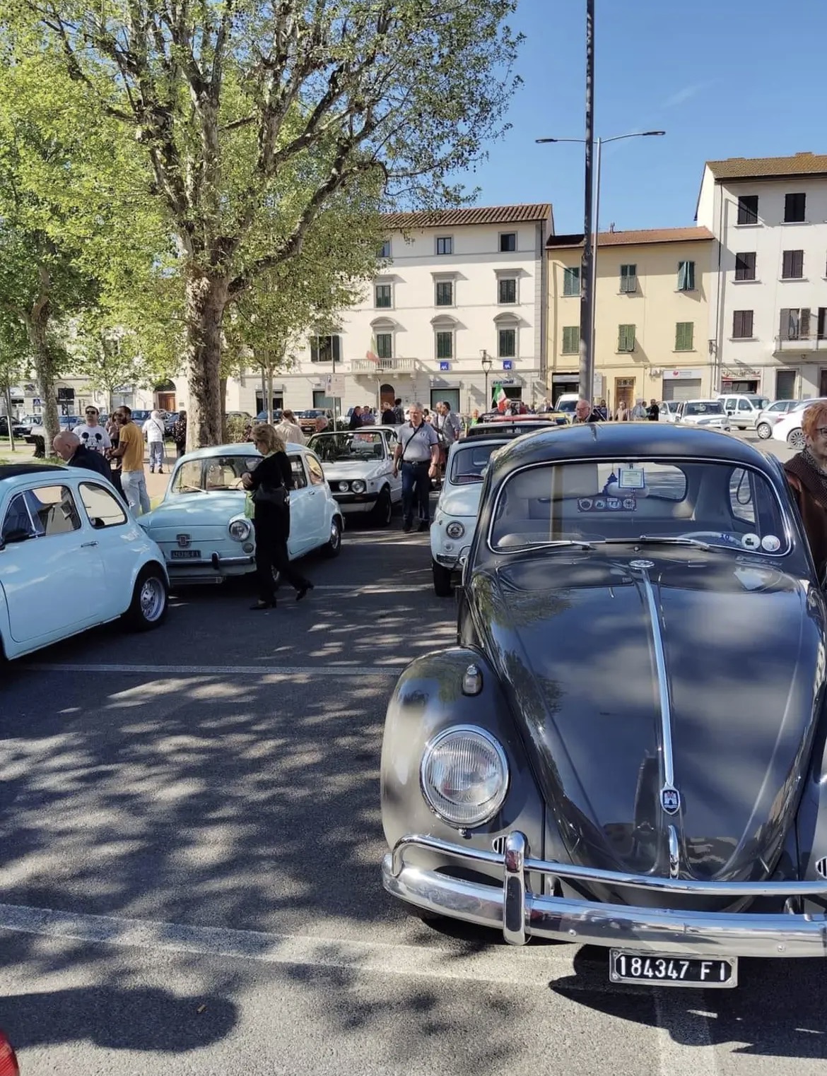 un raduno in Piazza Gramsci