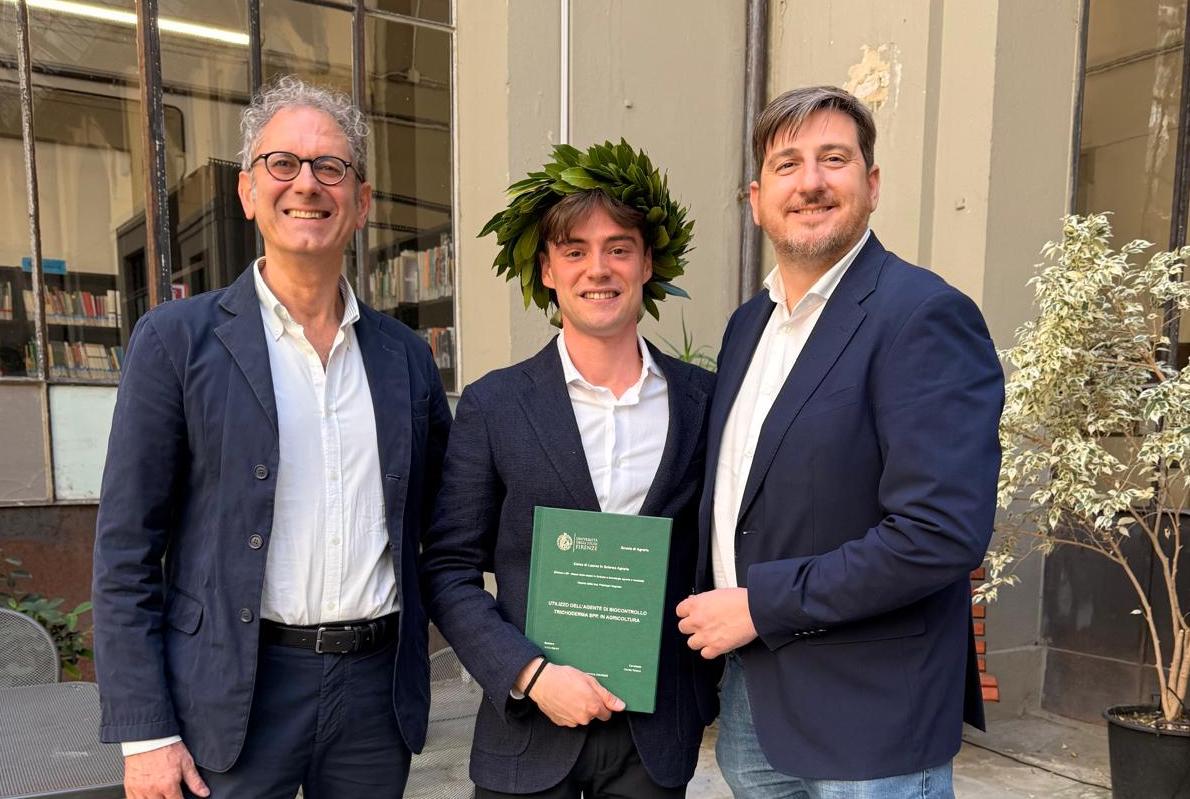 da sx agronomo Roberto Rappuoli, Davide Telesca, sindaco San Casciano Roberto Ciappi