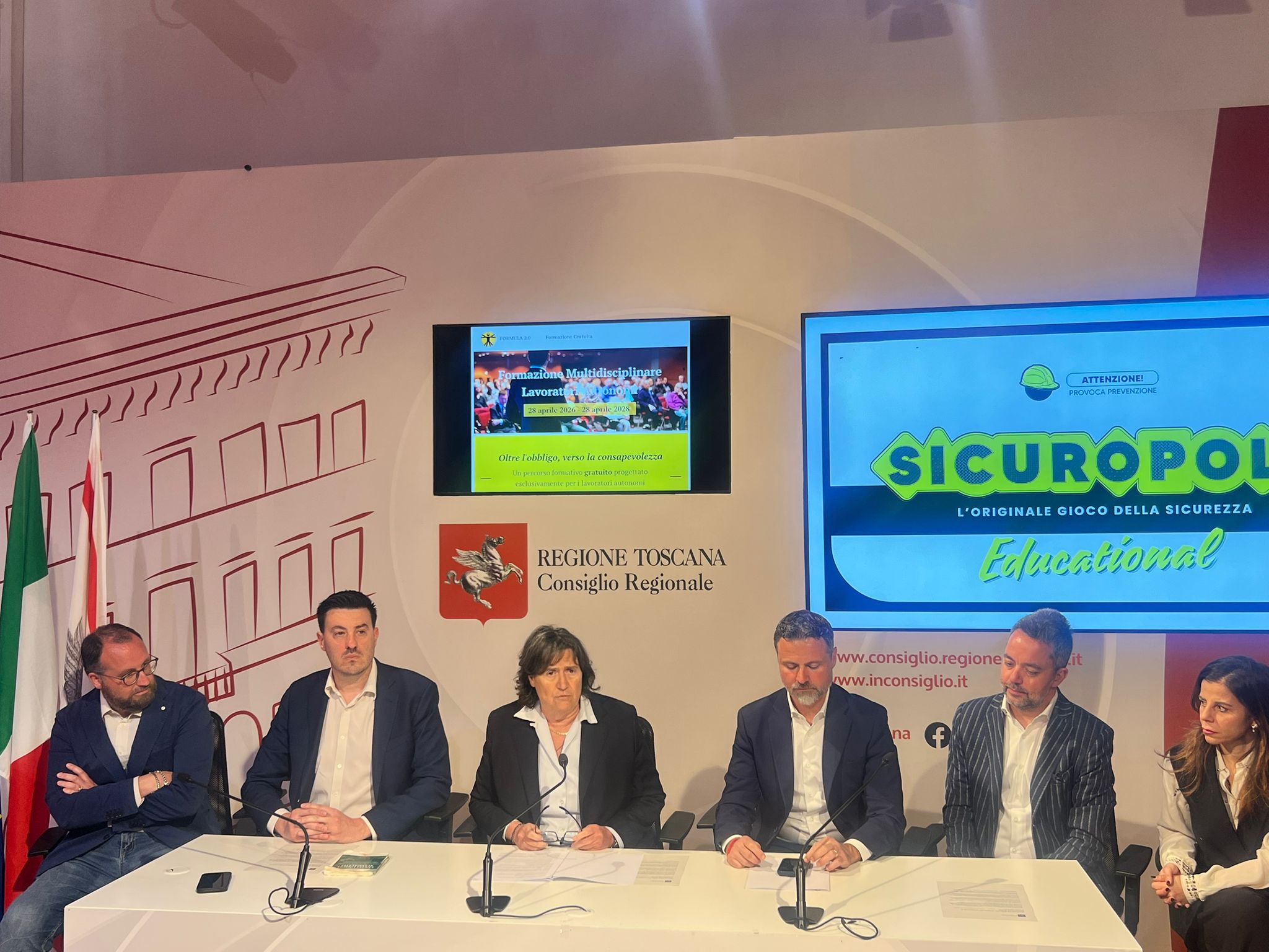 Presentati a palazzo del Pegaso Formula 2.0 per i lavoratori autonomi e “Sicuropoly for Education” per attività educative nelle scuole (Foto da comunicato Consiglio della Regione Toscana)