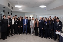 Sindaca Metropolitana Sara Funaro con i ragazzi del Saffi (foto Antonello Serino - Met Ufficio Stampa)