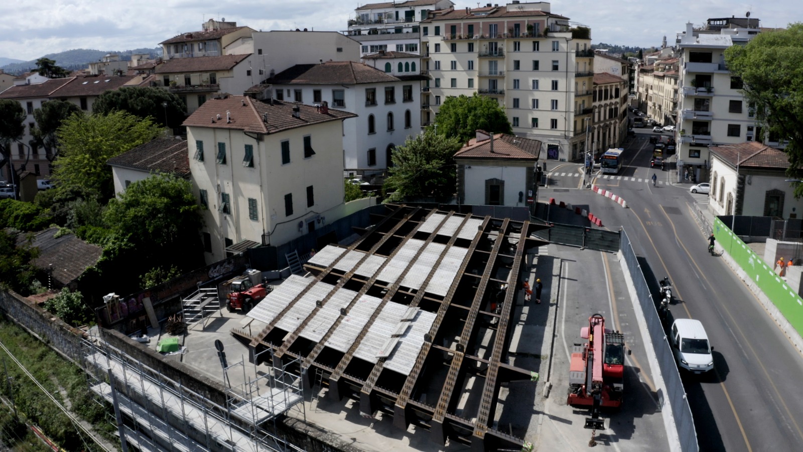 Una foto dall'alto del nuovo ponte