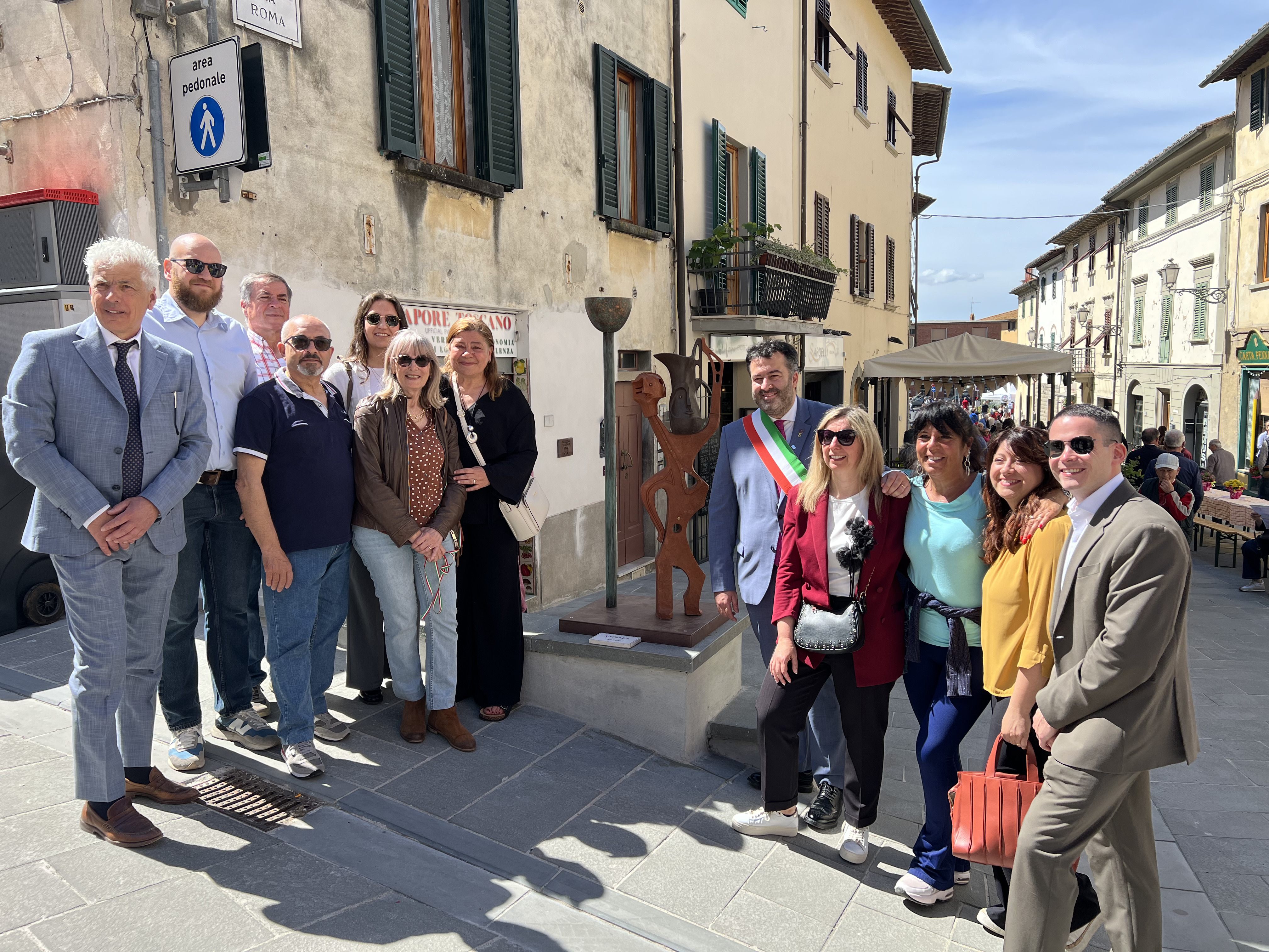 inaugurazione-centro-storico-statua-Ivano Cerrai-giunta-sindaco e consiglieri (fonte foto comunicato stampa)