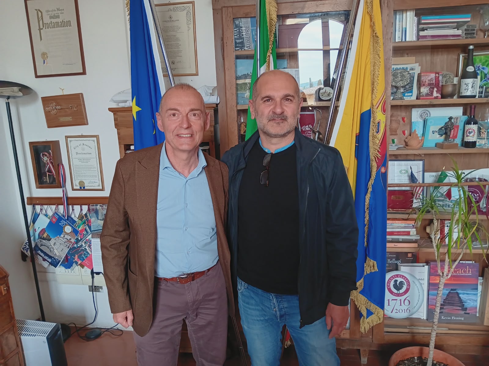 Il sindaco Sottani e l'assessore Amalfitano (Fonte foto Comune di Greve in Chianti)