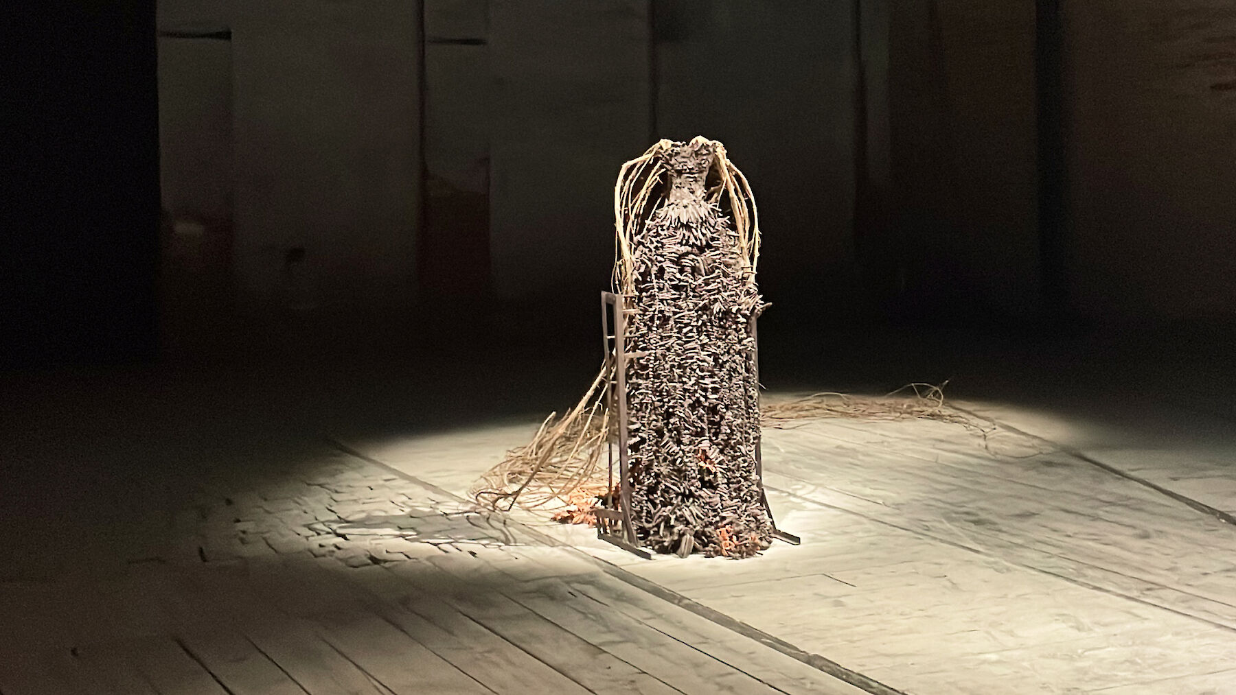 Chiara Camoni, Sister (del Ravaneto), 2024. All'interno del Padiglione Italia, Biennale Arte di Venezia 2026 (fonte foto comunicato stampa)