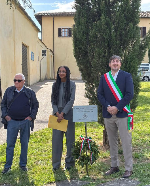 Il sindaco Roberto Ciappi e la vicepresidente della Regione Mia Diop hanno guidato un corteo in ricordo di Peppino Impastato e Aldo Moro (Fonte foto comunicato Comune di San Casciano in Val di Pesa)