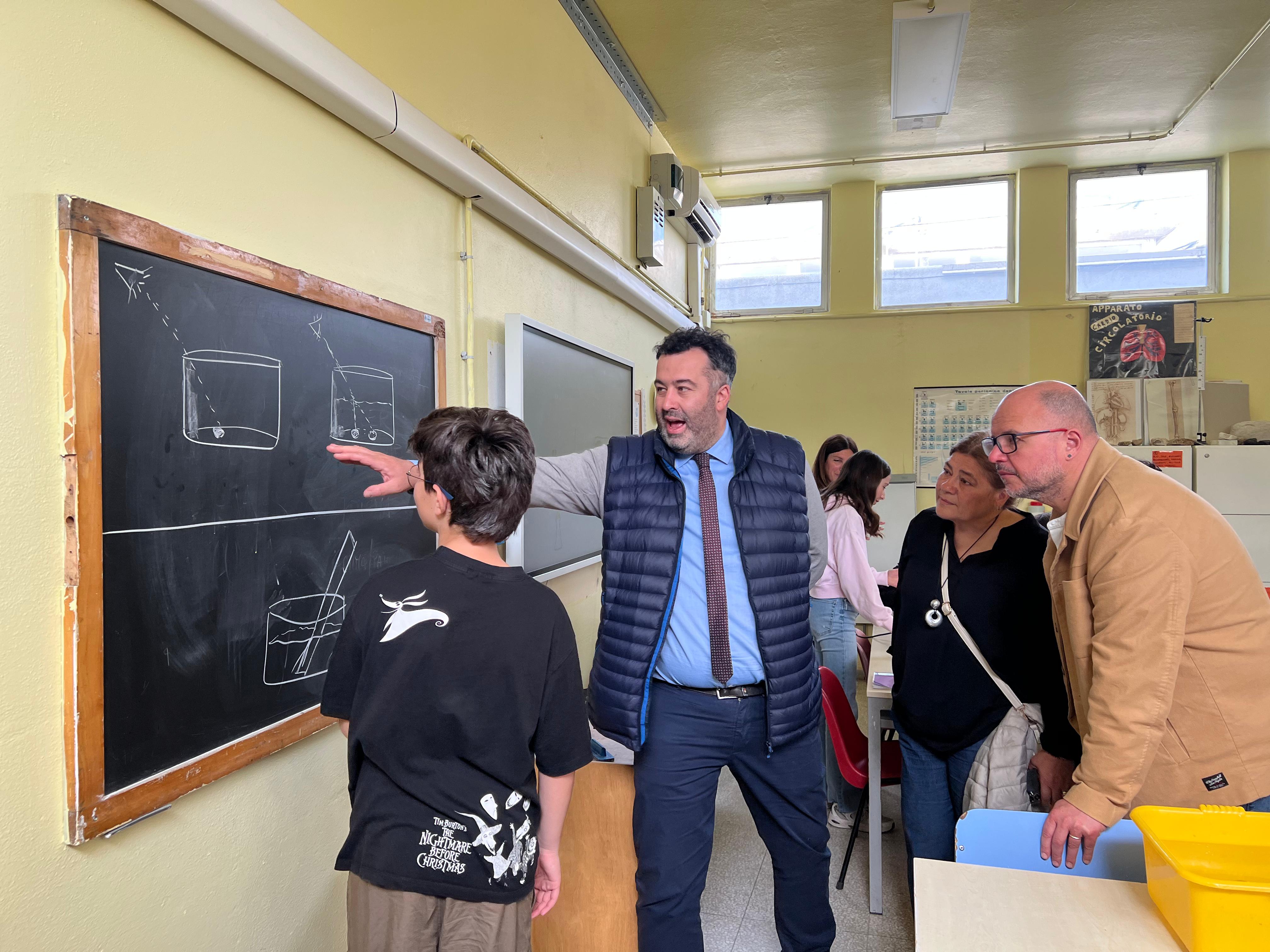 Senza Zaino Day a Montespertoli: la scuola ha aperto le porte alla città nel segno della nonviolenza e della pace (Fonte foto comunicato stampa Comune di Montespertoli)