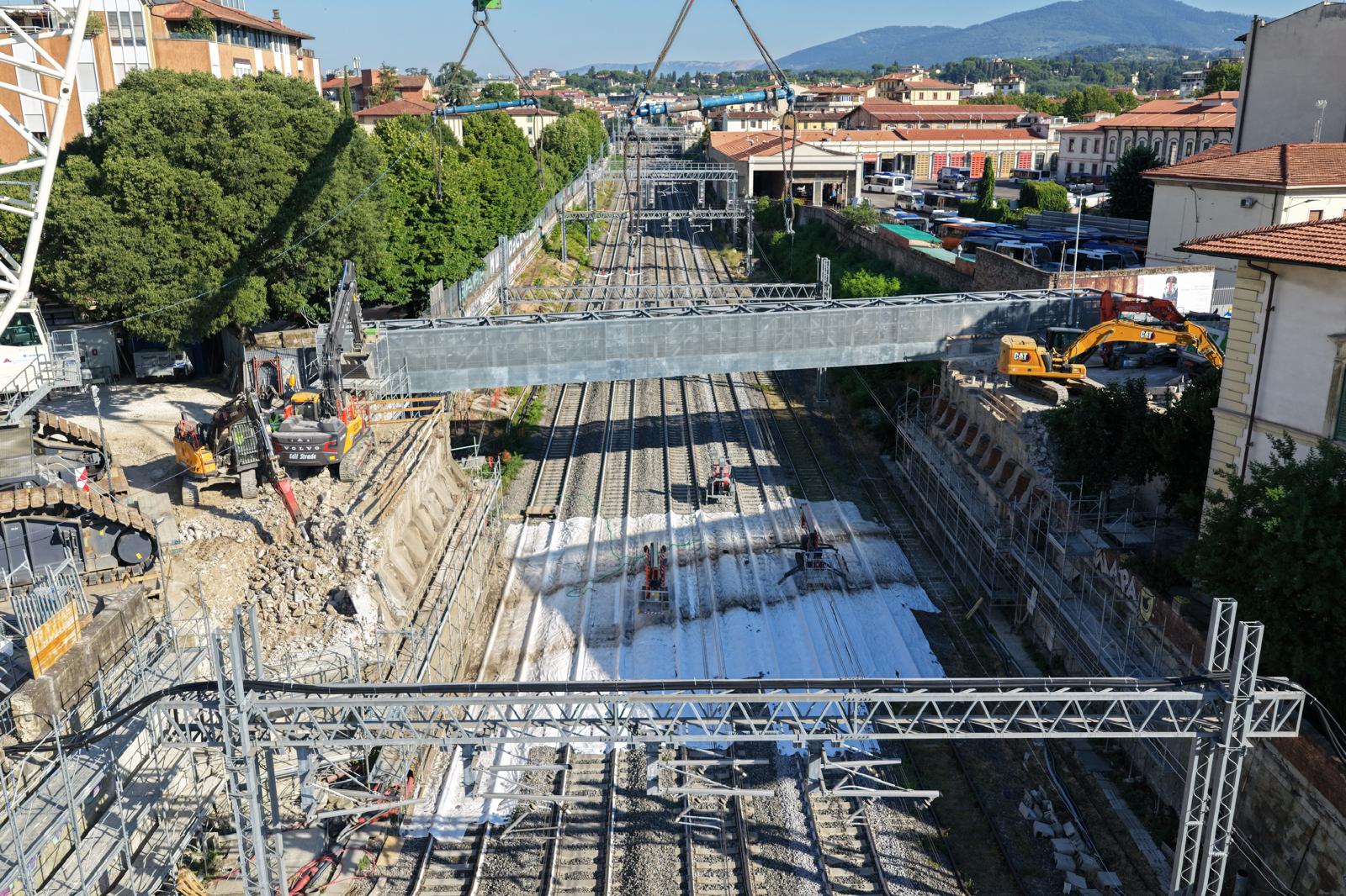 Rete Ferroviaria Italiana, Ponte al Pino: completata la rimozione del vecchio impalcato