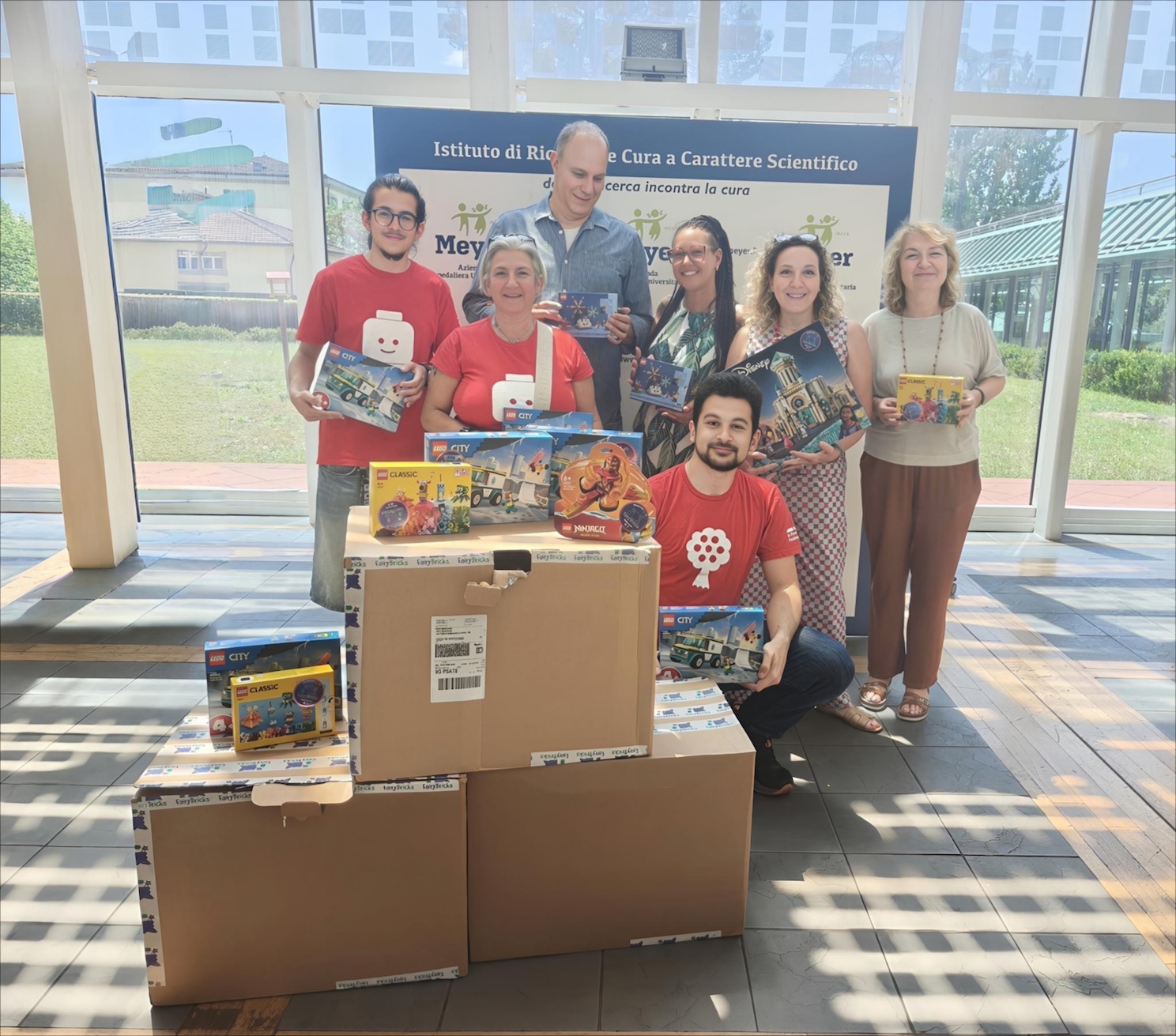 Lego in dono ai piccoli pazienti del Meyer (Foto da comunicato Opi
