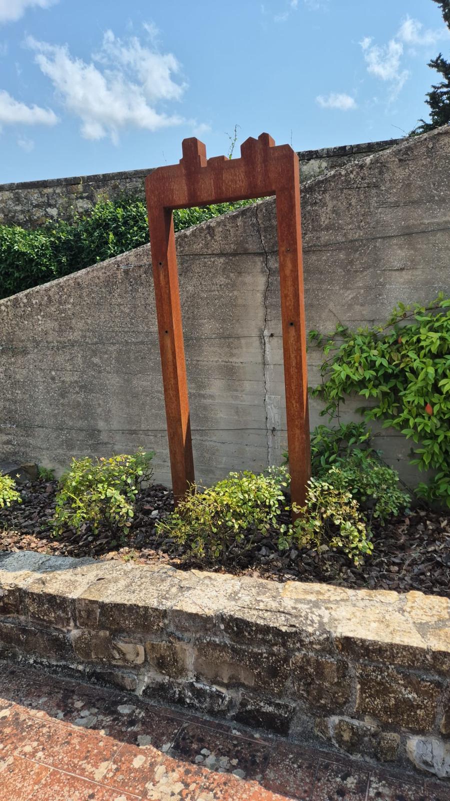 Monumento ai caduti trafugato (Fonte foto Comune di Greve in Chianti)