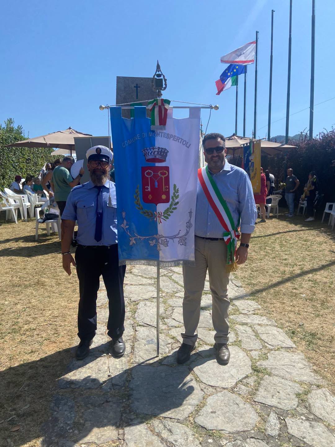 Il Comune di Montespertoli con il gonfalone civico accompagnato dal Sindaco Alessio Mugnaini ha partecipato alla cerimonia per l'82° anniversario dell'eccidio nazista di Sant'Anna di Stazzema (Fonte foto Comune di Montespertoli)