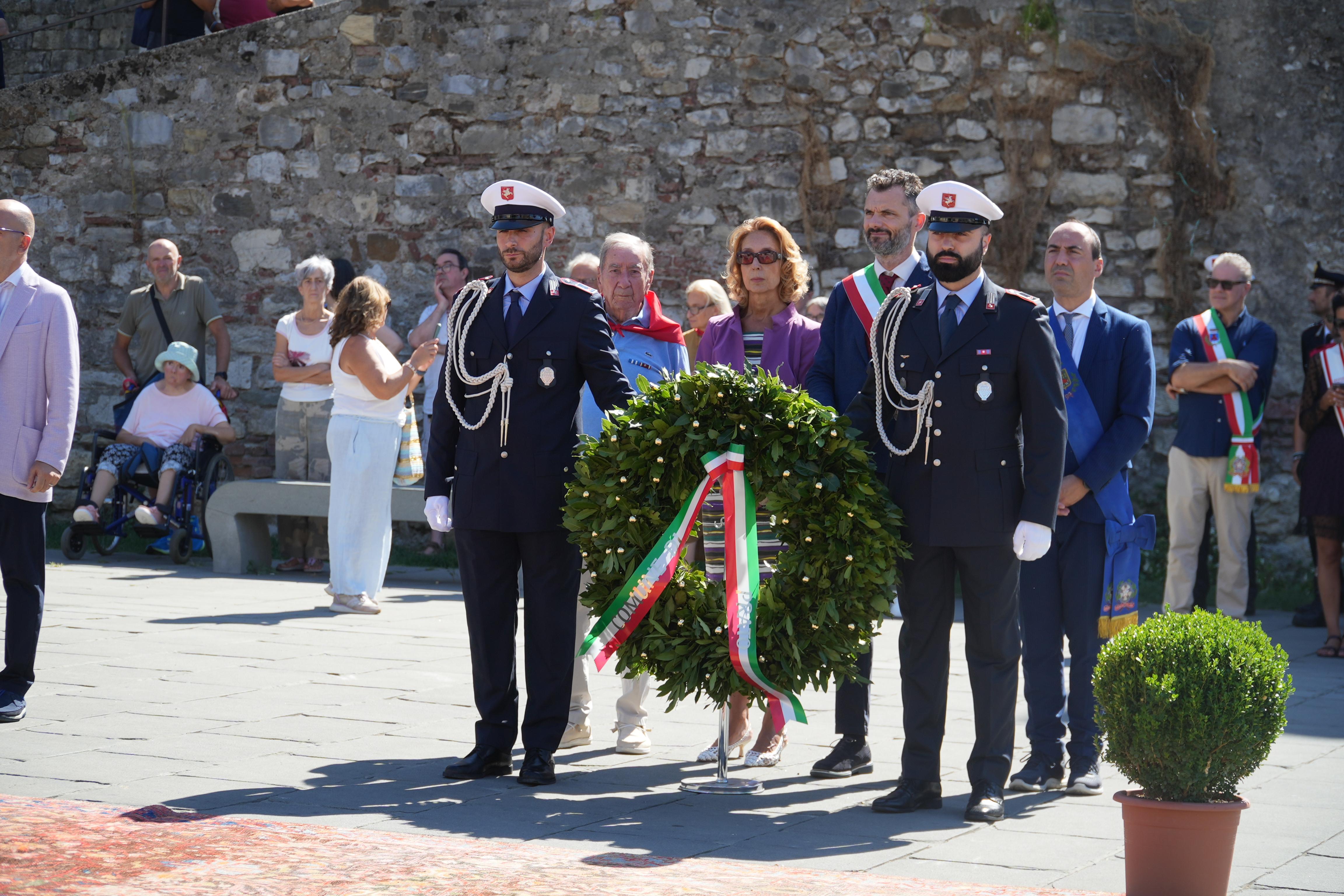 Un momento della cerimonia (Fonte foto comunicato Comune di Prato)