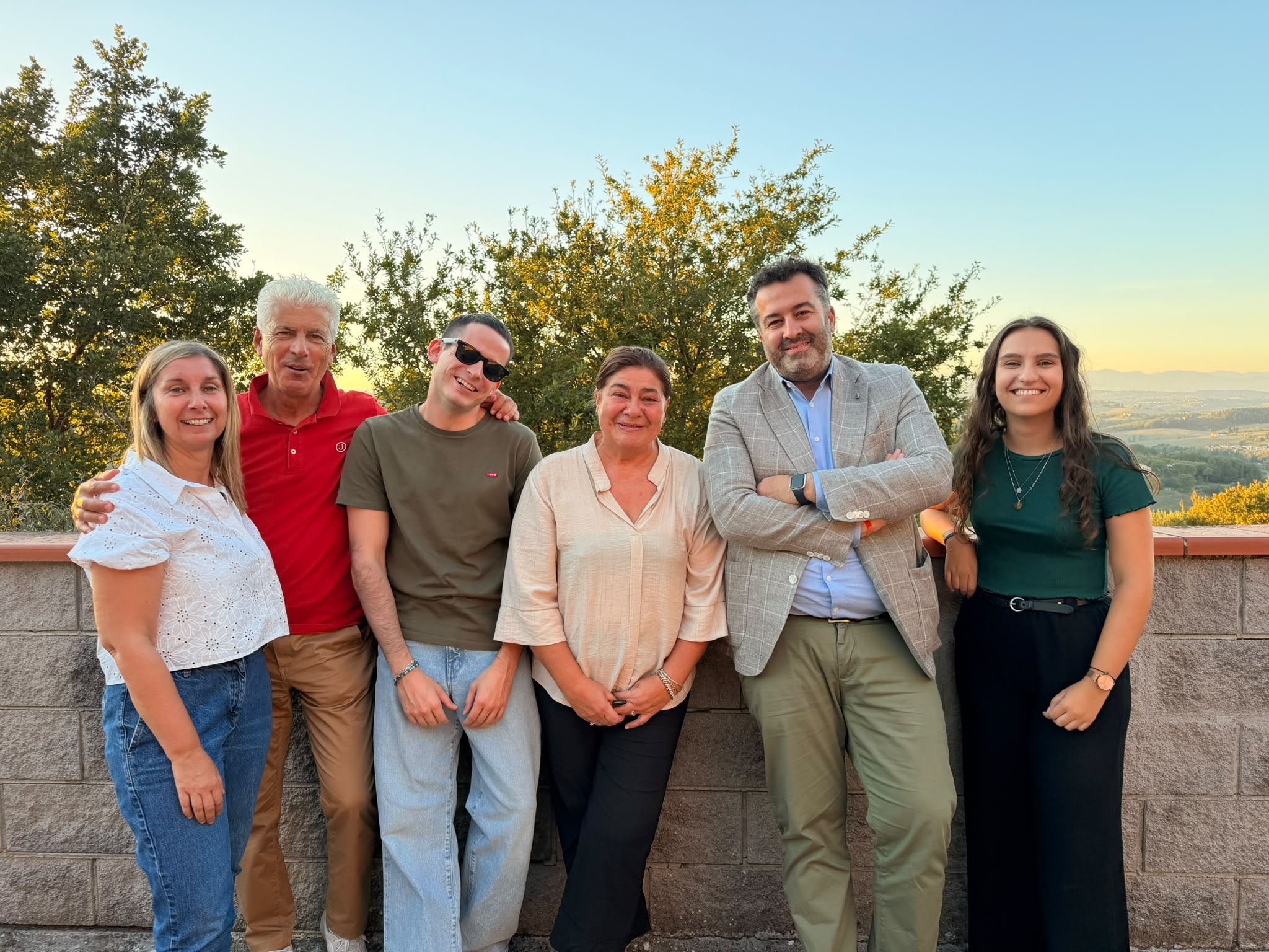 Il Sindaco con la Giunta del Comune di Montespertoli (Foto da comunicato)