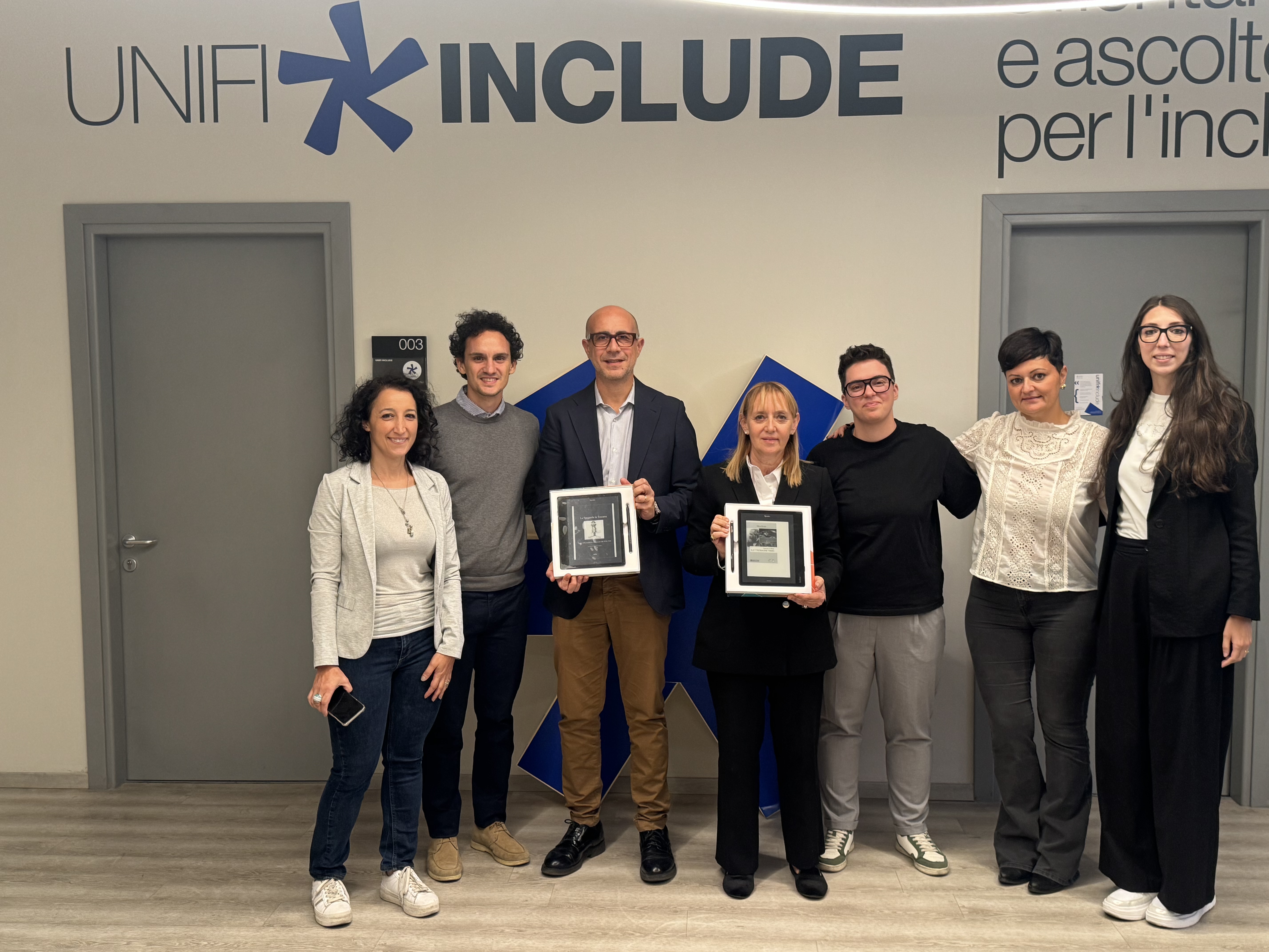 Unifi consegna i primi e-reader destinati agli studenti detenuti della Dogaia (Fonte foto Comunicato stampa Università Degli Studi di Firenze)