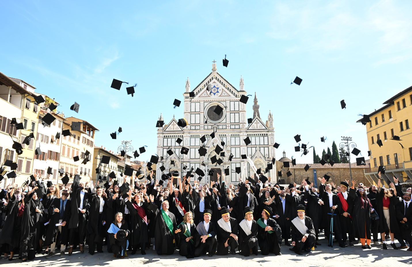 Cerimonia dottori di ricerca 2026 - Lancio del tocco (Fonte foto comunicato stampa Università degli Studi di Firenze)