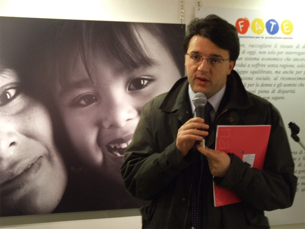 Il presidente della Provincia Matteo Renzi alla presentazione della mostra di 'Fate' alla Galleria Via Larga