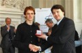Renzi premia uno dei vincitori del Certamen 2005