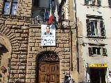 La facciata di Palazzo Medici Riccardi con il poster per la liberazione di Daniele Mastrogiacomo