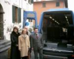 L'assessore Giglioli, in primo piano, con gli amministratori di Reggello e il nuovo bus