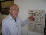 Wallis Lettori mostra la locandina del corso