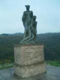 Monumento commemorativo dell'eccidio di Cerreto Maggio (foto di Giovanni Baldini dal sito ResistenzaToscana.it)