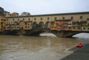 L'Arno questa mattina alle 8:40 al Ponte Vecchio (foto Antonello Serino - Met)