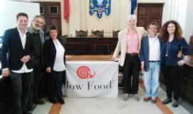 Sindaco, assessori, Daniele Buttignol, Marco Mazzalon (Fiduciario Slow Food Valdinievole) e Raffaella Grana (presidente slow Food Toscana)